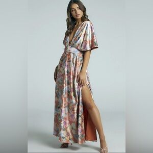 SHOWPO Floral Maxi Dress Women’s Size 10 Gorgeous! Side slit Plunging V neck